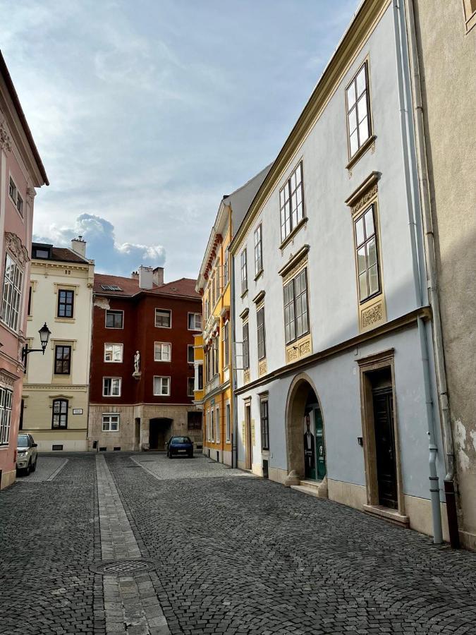 Varga Apartman Ödenburg Exterior foto
